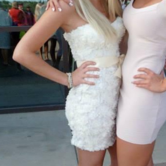 Va Va Voom Off White Mini Dress with 3D Flowers Size Small - Picture 6 of 6